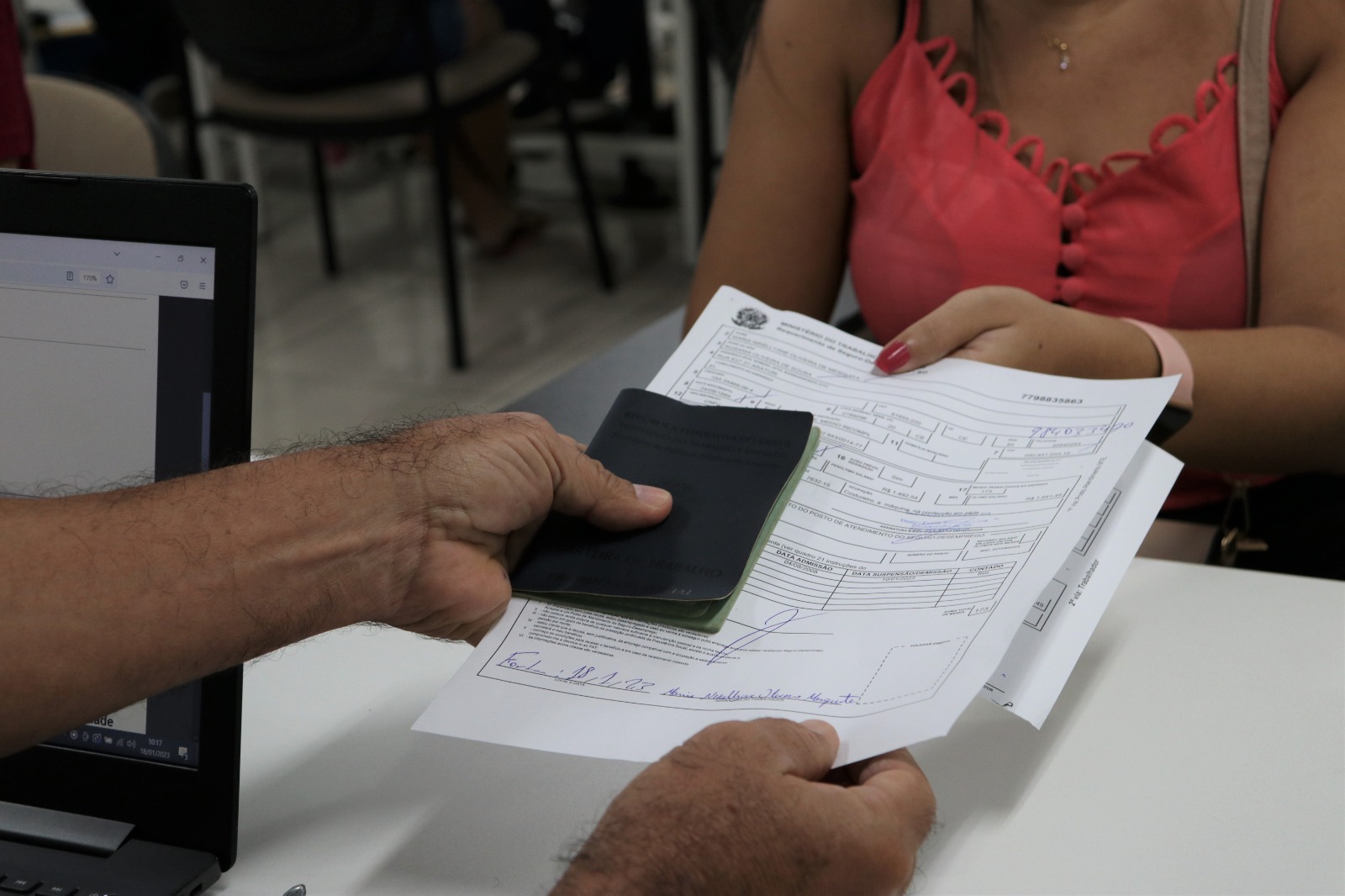 Ministério do Trabalho flexibiliza regra na suspensão do seguro-desemprego; IDT/Sine detalha a mudança