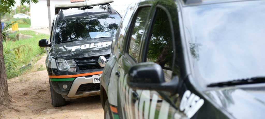 PC-CE captura idoso suspeito de estupro de vulnerável dentro de van em Iguatu