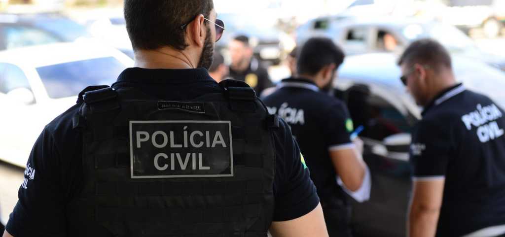 Polícia Civil prende dupla suspeita de receptação e adulteração de sinal automotor em Fortaleza