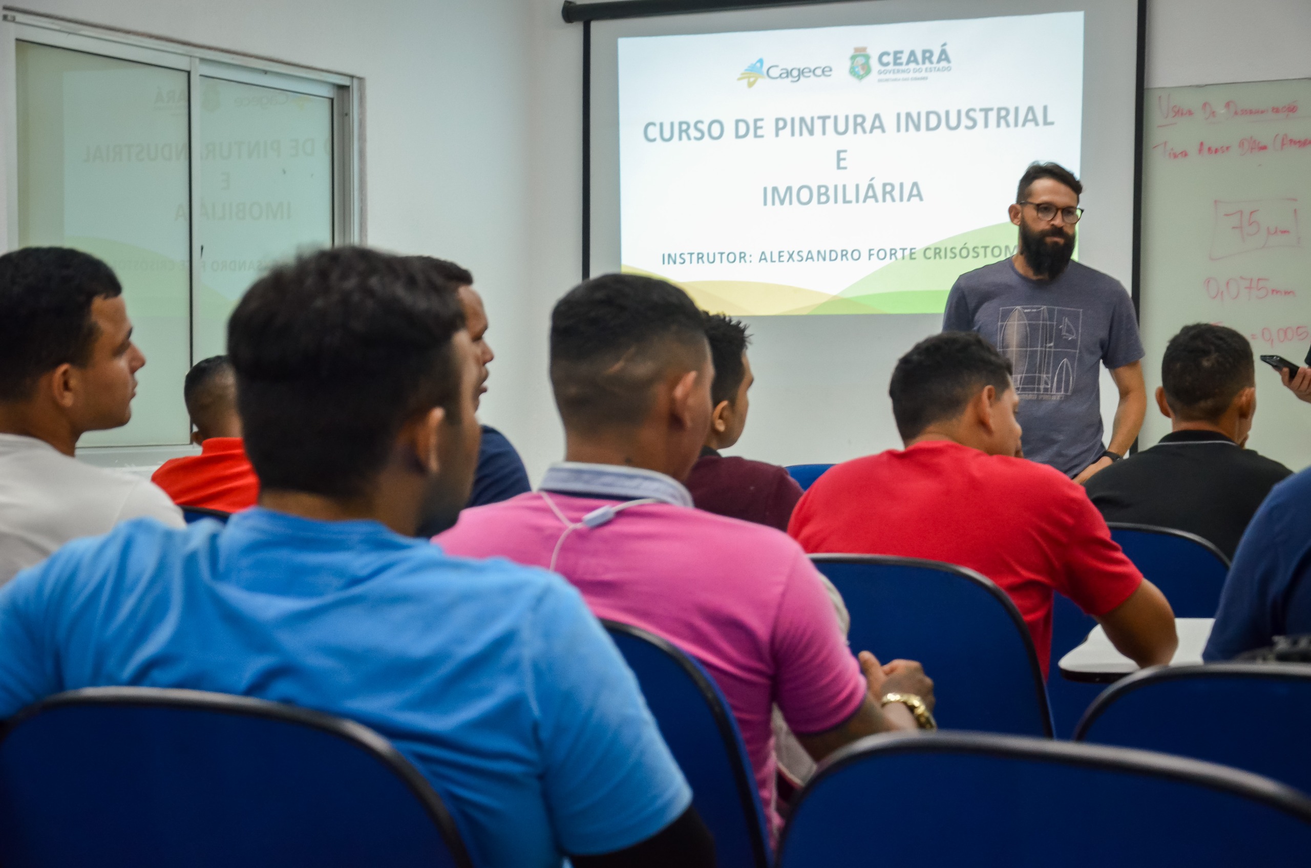 SAP e Cagece capacitam egressos do sistema prisional em curso de Pintura Industrial e Imobiliária