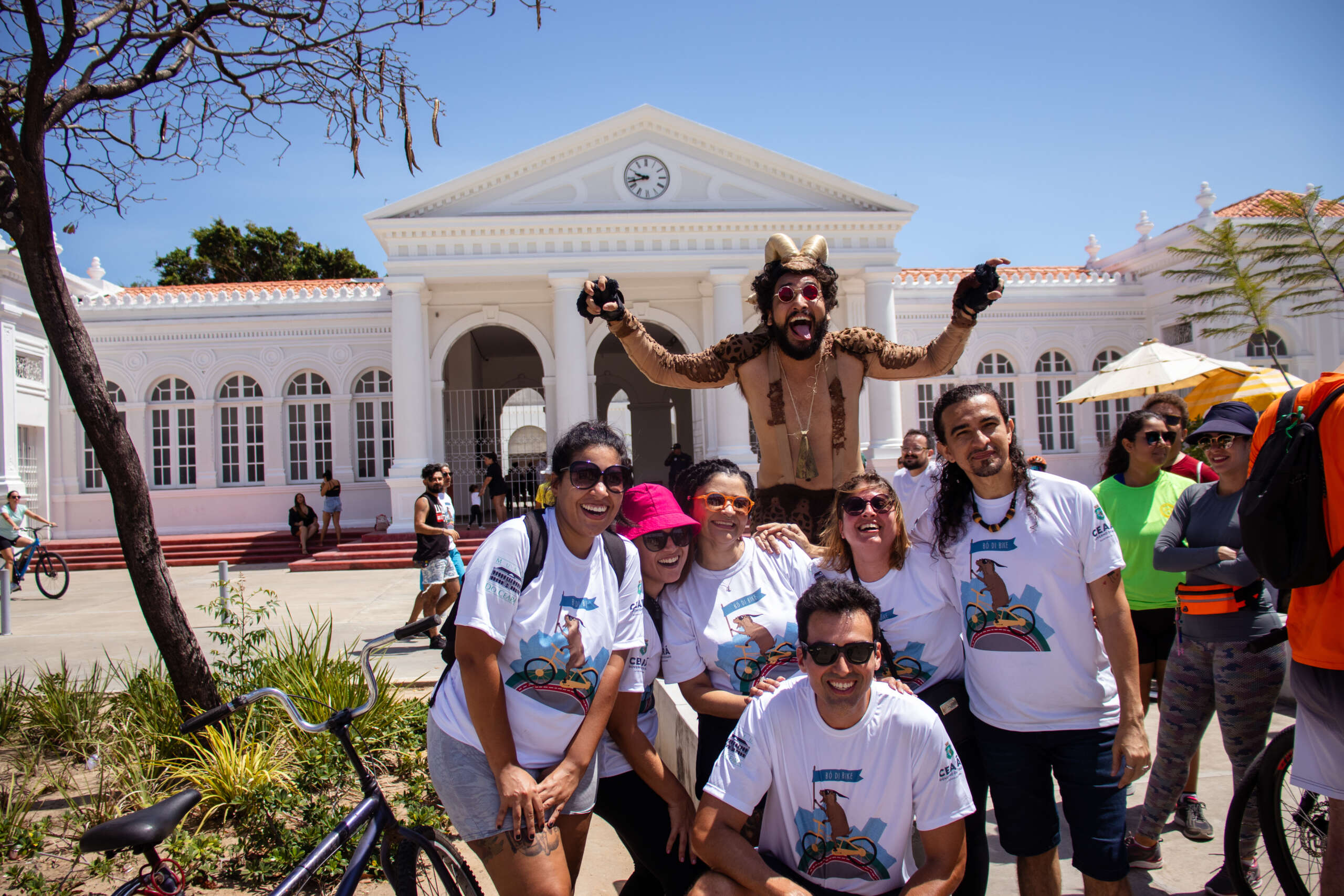 Reunindo mais de 100 ciclistas, o ‘Bó di Bike’ da Secult Ceará, transforma as ruas de Fortaleza em museu aberto