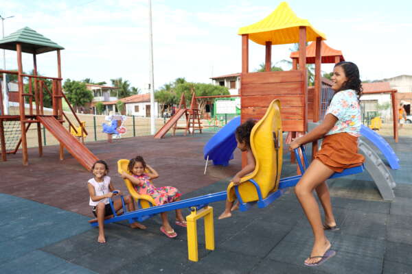Governo do Ceará entrega brinquedopraça de número 226
