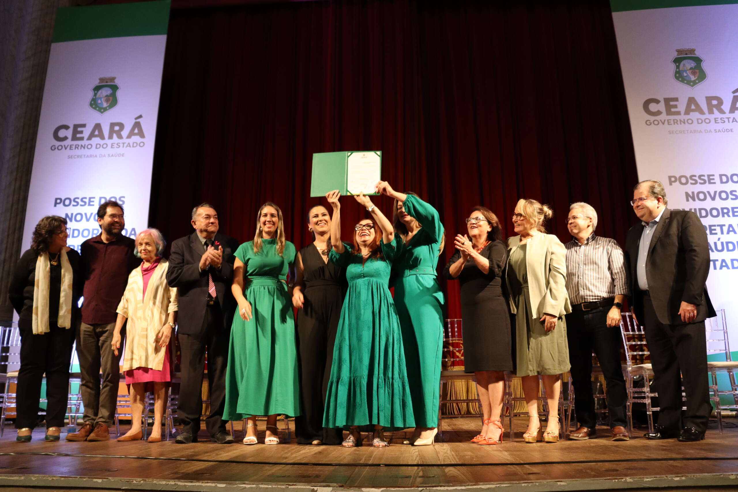 Governo do Ceará empossa mais 400 servidores para reforço da saúde pública estadual