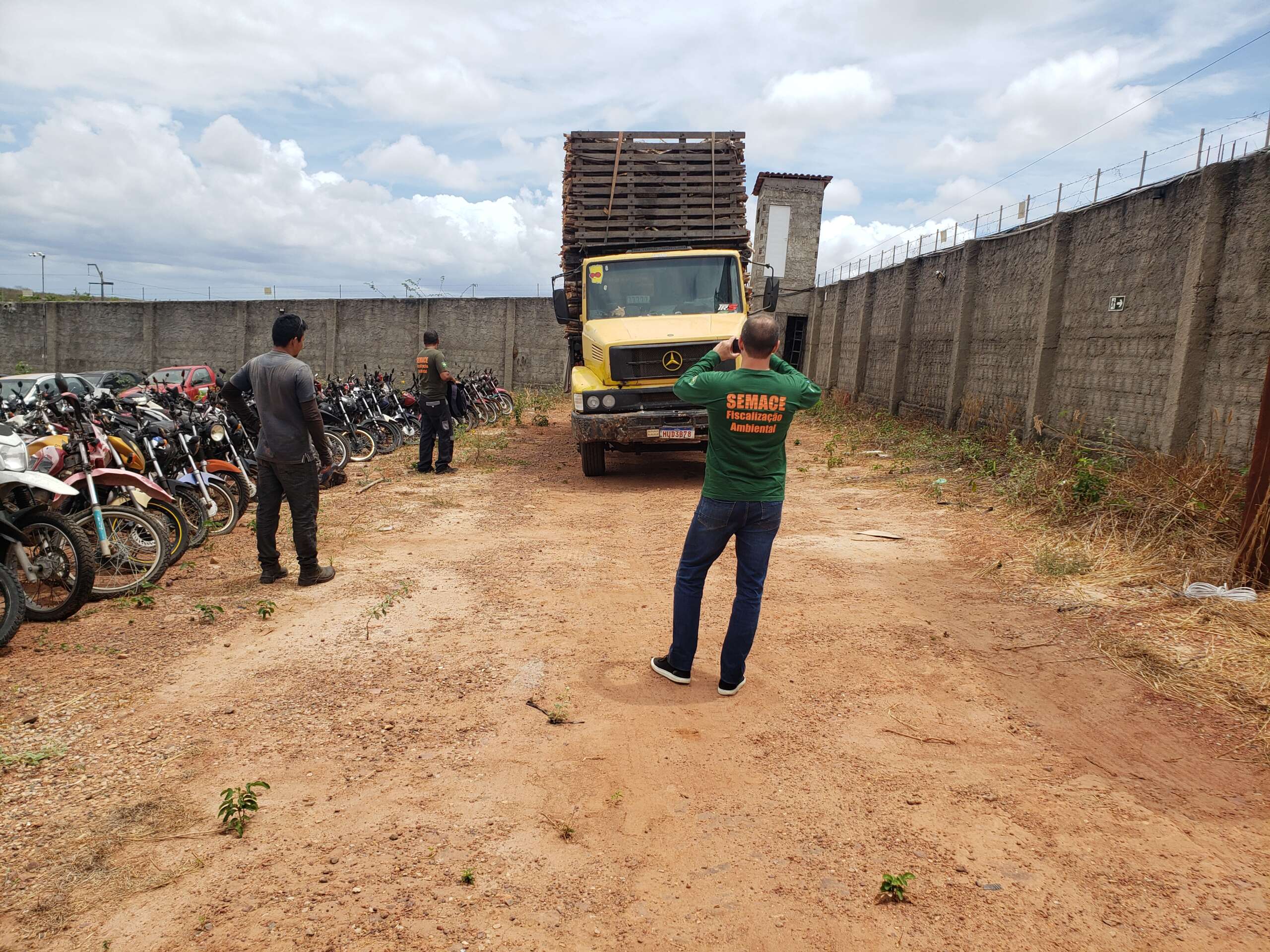 Semace apreende madeira nativa transportada irregularmente