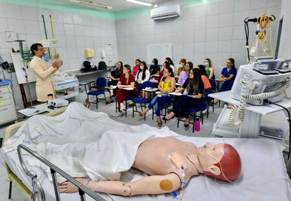 Hospital de Messejana capacita cerca de três mil profissionais em 2023 para cuidado especializado em saúde
