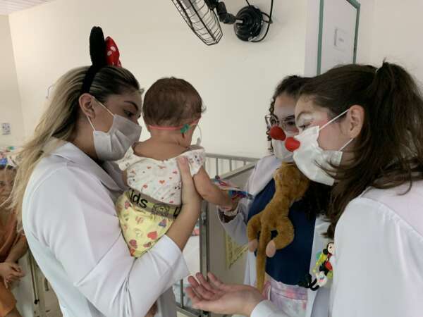 HGWA comemora Semana da Criança com programação especial para pacientes da ala infantil
