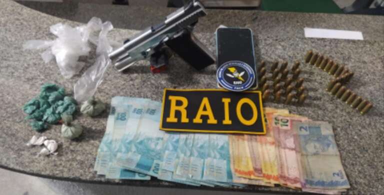Suspeito é capturado pela PMCE com arma de fogo e drogas em Amontada