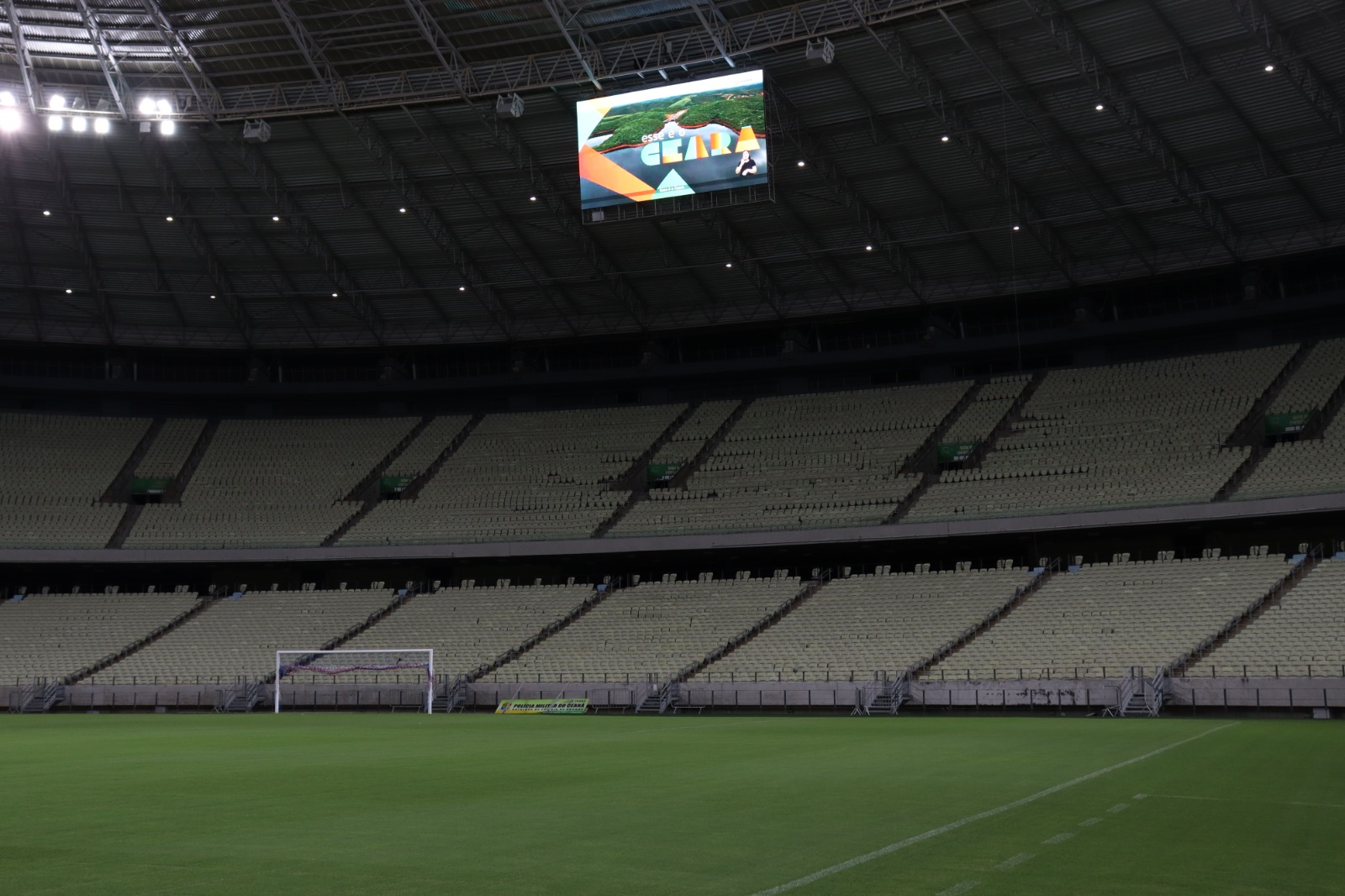 Novo sistema de iluminação e primeiro placar instalado na Arena Castelão entram em fase de testes