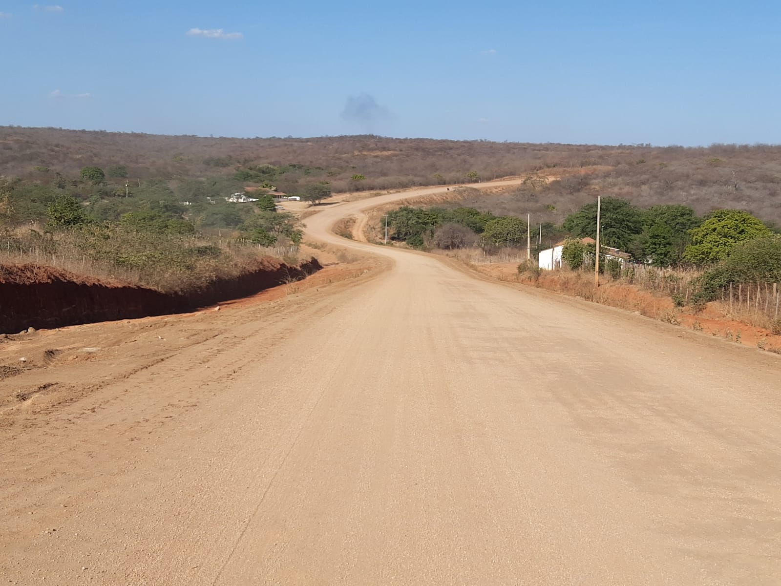 Obra de pavimentação da CE-279, em Parambu, tem 61% do serviços executados
