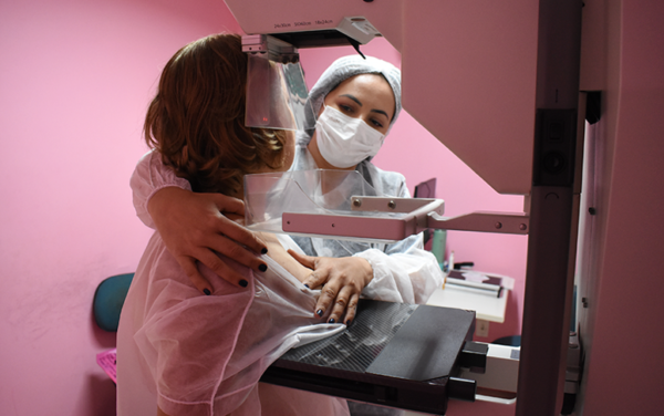 Outubro Rosa: Hospital Geral Dr. César Cals vai fazer mais de 700 mamografias este mês