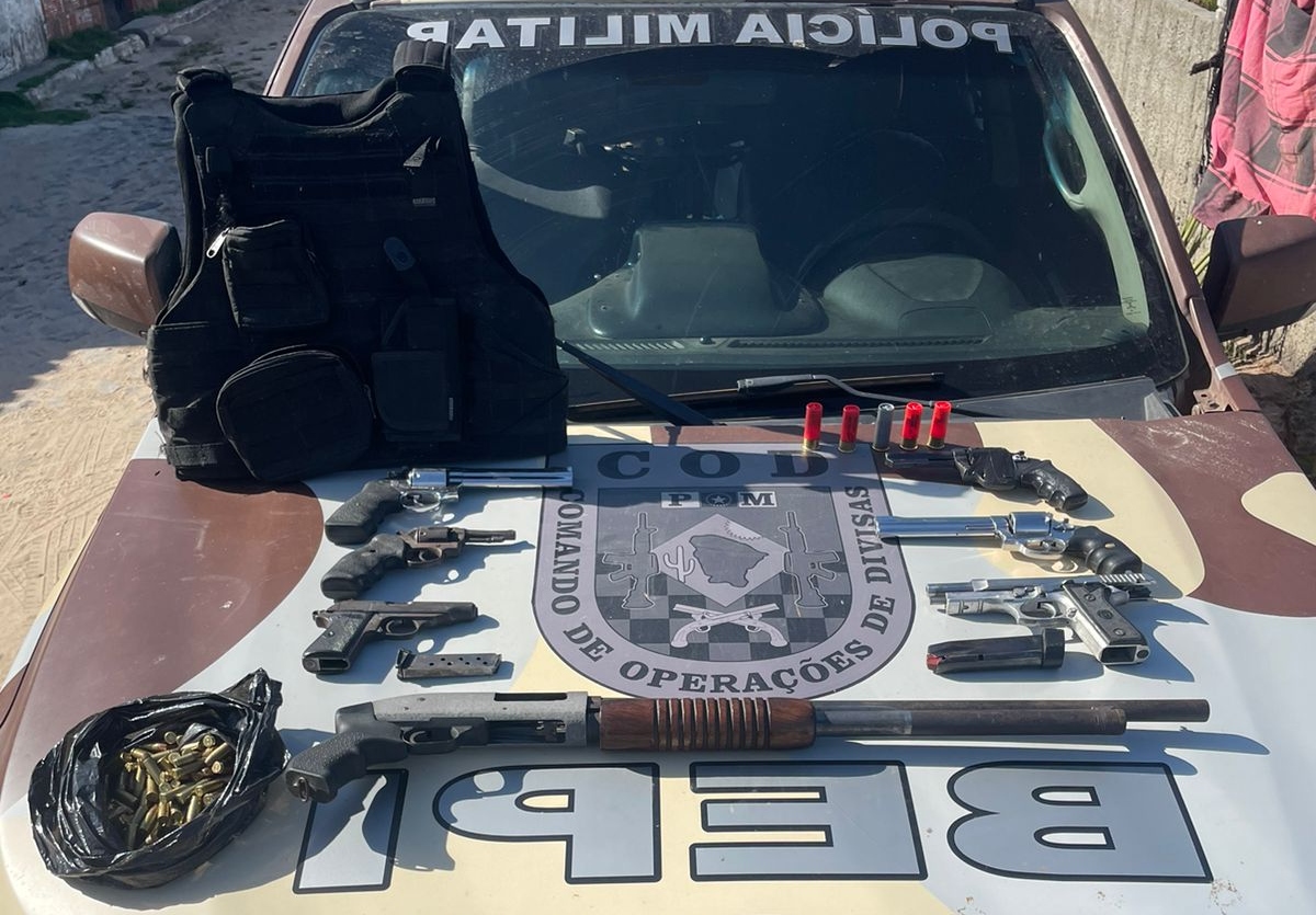 PMCE realiza prisões e apreende sete armas de fogo durante ação em Cascavel