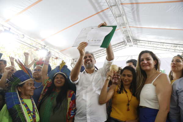 Governo do Ceará assina acordo de cooperação para avançar na demarcação de quatro terras indígenas