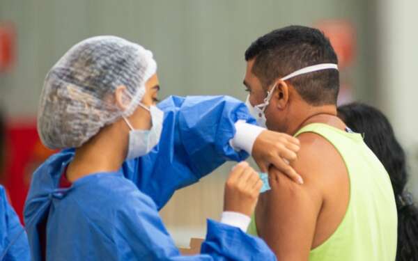 Aumento de casos de covid-19 no Ceará reforça importância da atualização do calendário vacinal