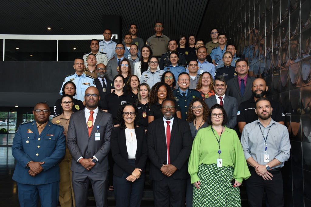 Orientadores da Aesp-CE participam de formação sobre Polícia Antirracista