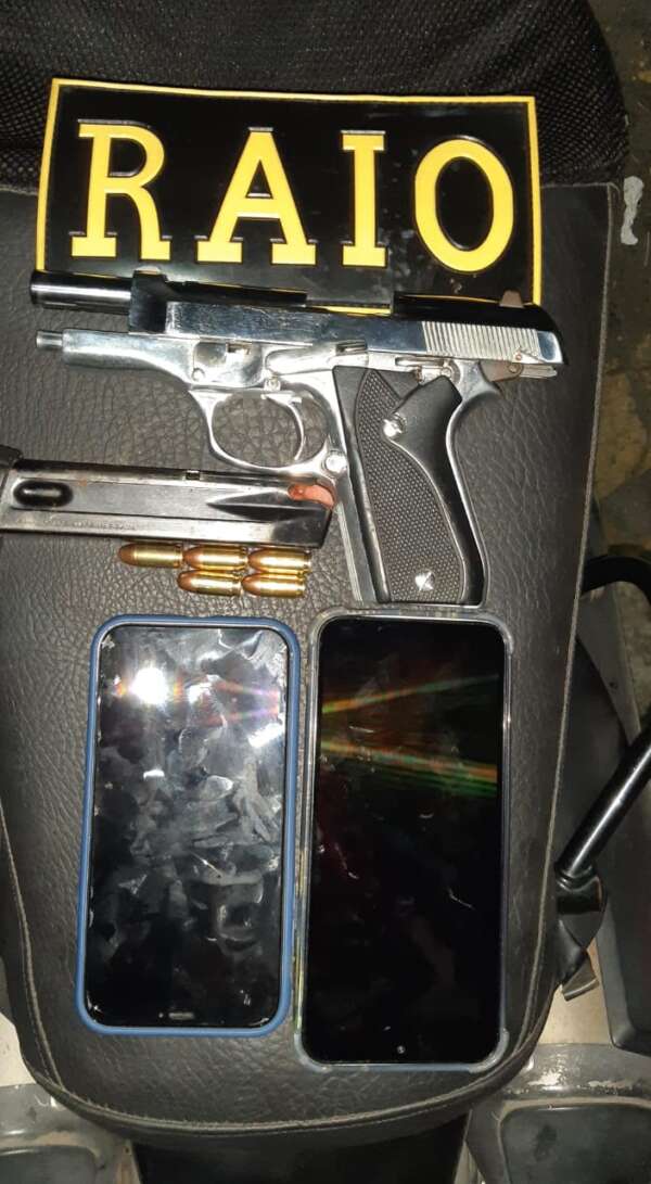 Mulher suspeita de roubo é presa em flagrante e pistola é apreendida pela PMCE