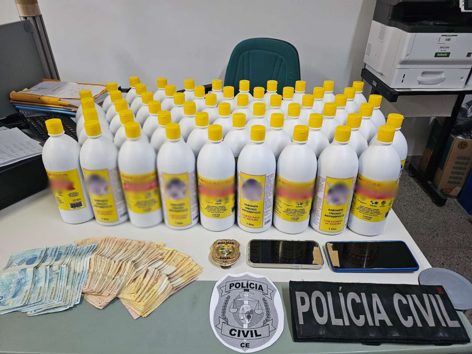 Polícia Civil prende suspeito em flagrante por comercialização de produtos de higiene falsificados na Capital
