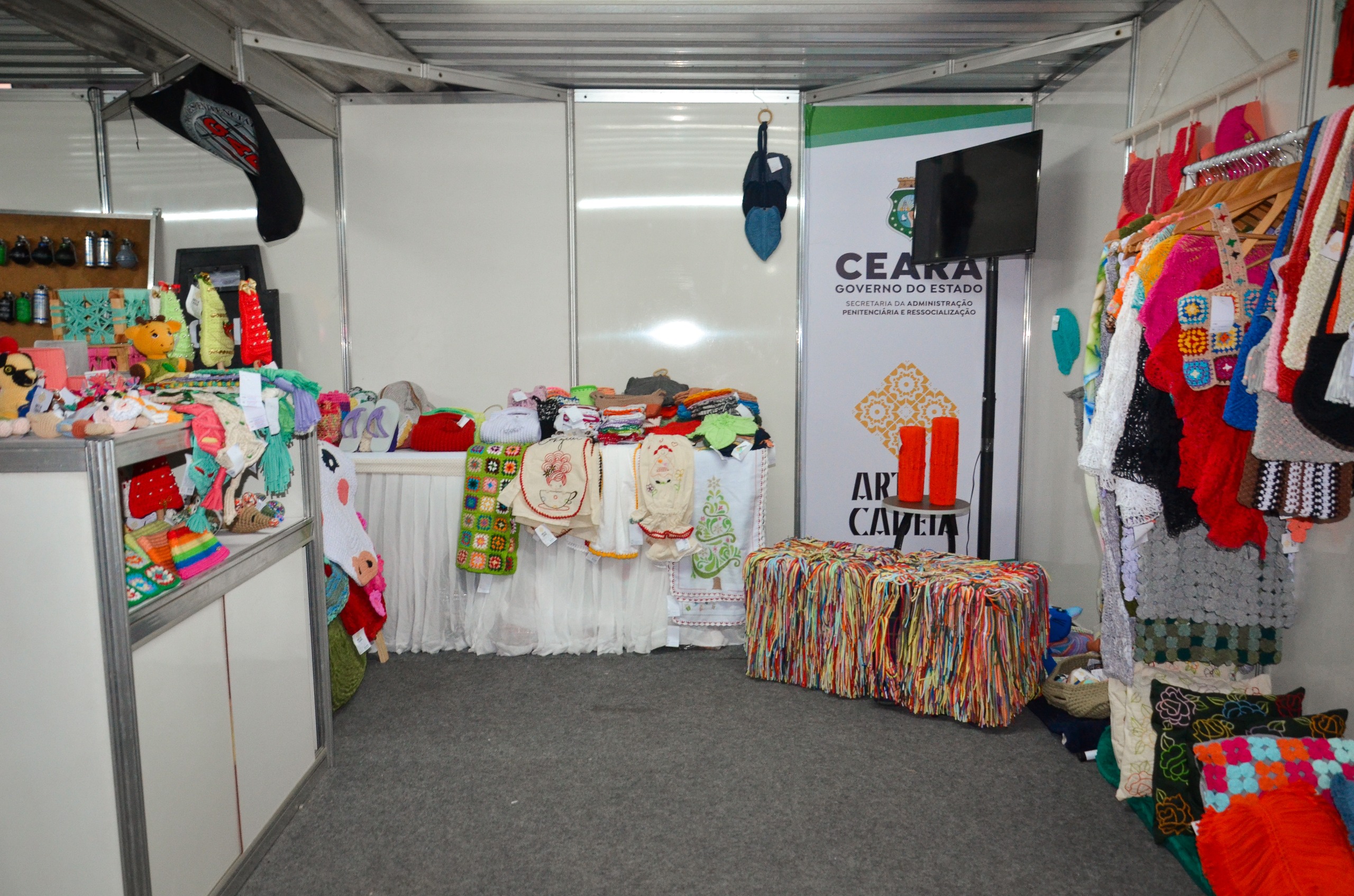 Expoece: SAP participa com exposição do trabalho da polícia penal e artesanatos produzidos por internos do sistema penitenciário