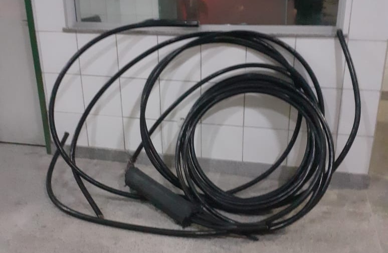 Dupla é presa em flagrante pela PMCE por furto de fios no Henrique Jorge