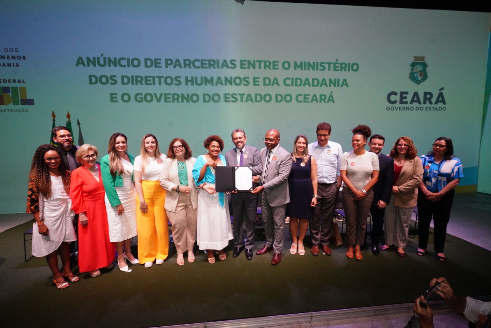 Governador Elmano de Freitas anuncia 1.080 vagas para concurso do sistema socioeducativo