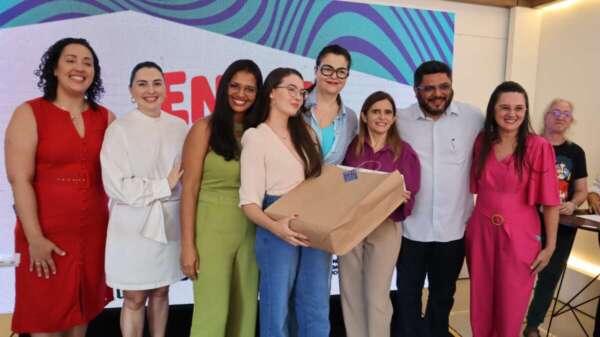 Alunos vencedores do concurso de redação Enem Chego, Junto Chego a 1.000 são premiados