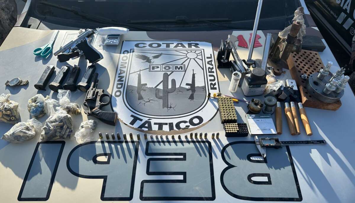 PMCE desarticula oficina ilegal de armas de fogo, prende suspeito e apreende armas, munições e drogas