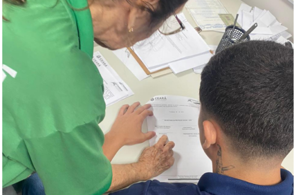 Adolescente de Centro de Semiliberdade conquista oportunidade do primeiro emprego