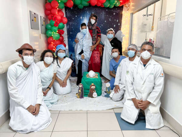 Pacientes pediátricos do HGF participam de atividade com presépio vivo