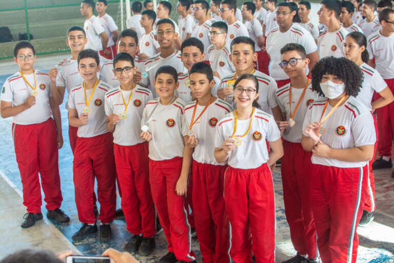 CMCB encerra o ano com 450 premiações em olimpíadas científicas