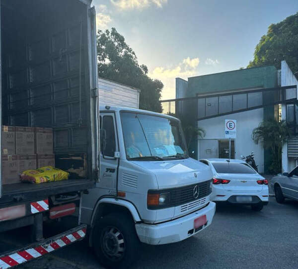 PCCE prende em flagrante dupla suspeita de furtar carga de produtos avaliada em cerca de 60 mil reais