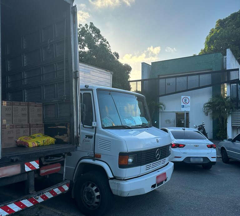 PCCE prende em flagrante dupla suspeita de furtar carga de produtos avaliada em cerca de 60 mil reais