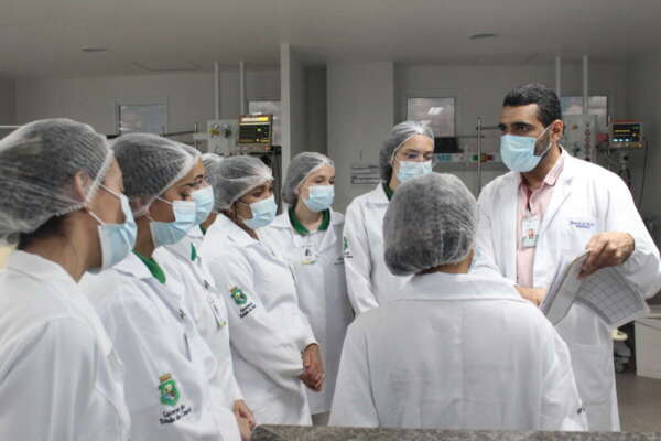 Alunos da rede pública estadual participam de visita técnica ao HRC