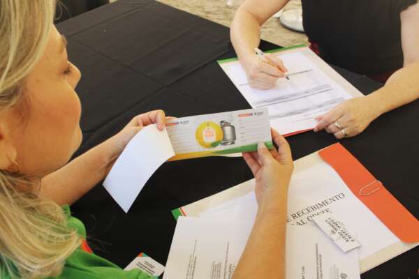 Vale Gás Social: Governo do Ceará entrega 209 mil tíquetes para prefeitos dos 184 municípios cearenses