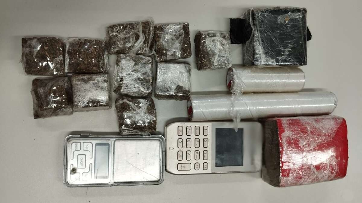 Mulher em posse de drogas é presa em flagrante pela Polícia Civil em Fortaleza