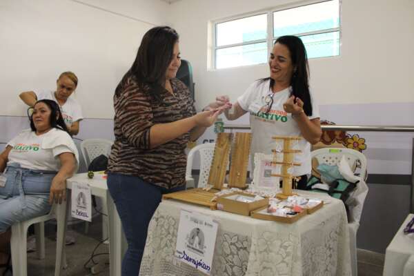 Nos Complexos Mais Infância, mulheres empreendedoras recebem qualificação e orientação sobre microcrédito