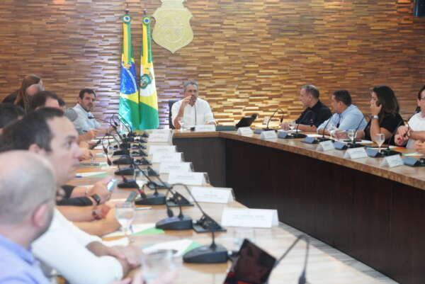 Plano de Contingência para impactos do El Niño é discutido com governador Elmano de Freitas