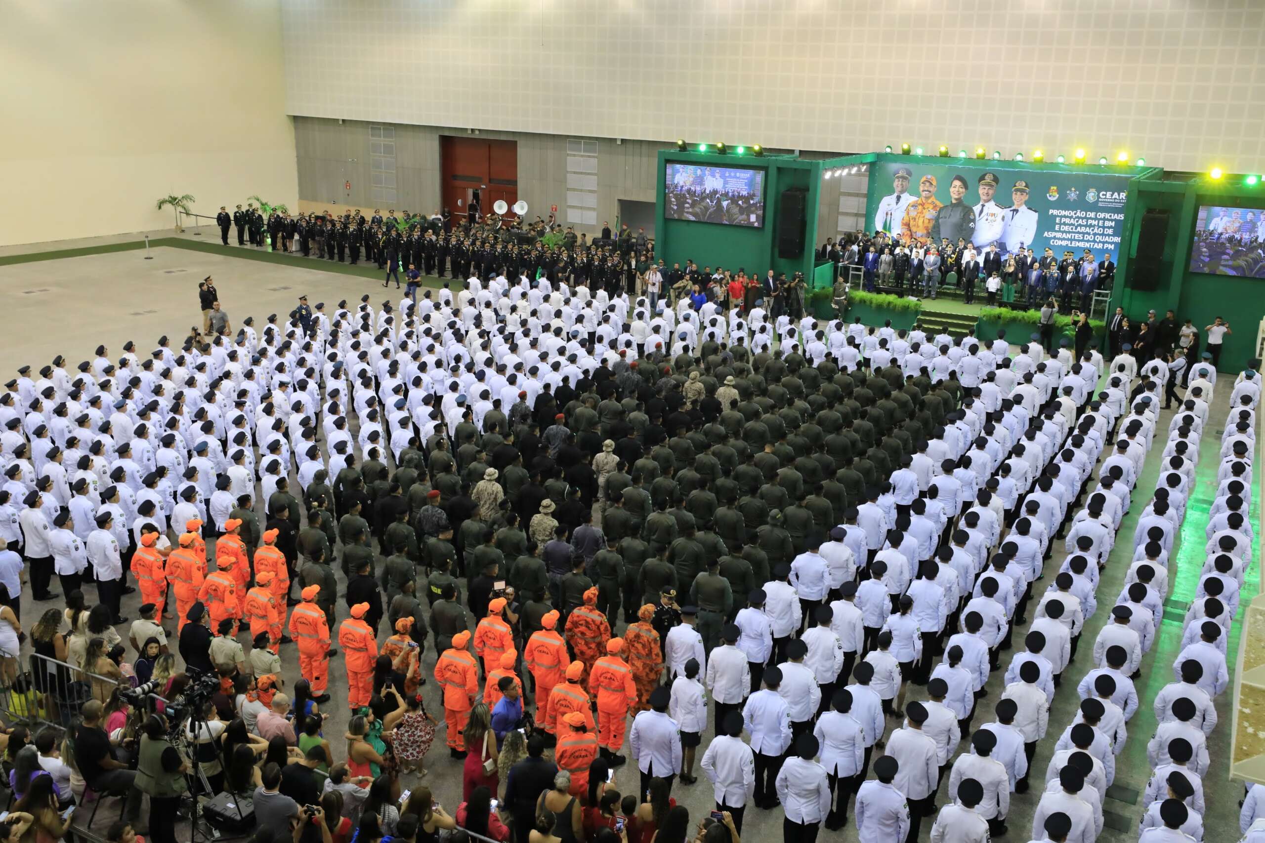 Em Fortaleza, mais 1539 policiais e bombeiros militares são promovidos pelo Governo do Ceará