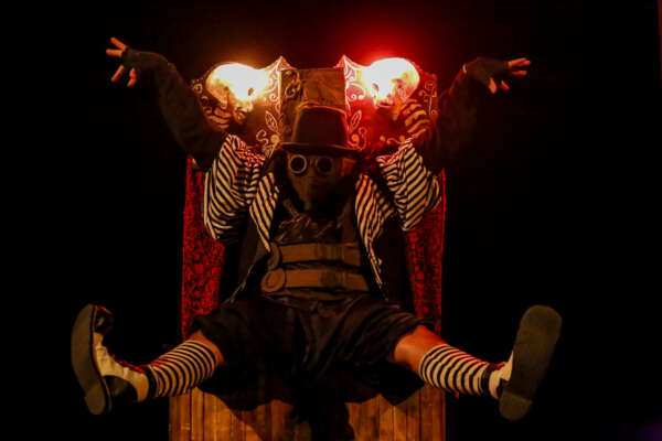 Trupe Motim de Teatro apresenta espetáculo “Pequeno show de horrores para sustos medonhos” no Cineteatro São Luiz