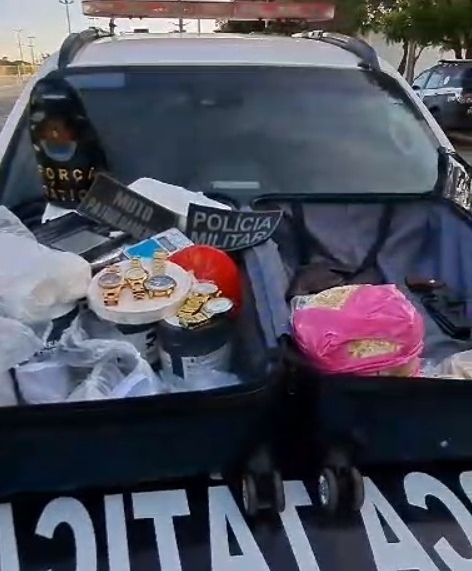 Operação da PMCE resulta na prisão de dois suspeitos e nas apreensões de armas, drogas e aves silvestres em Juazeiro do Norte