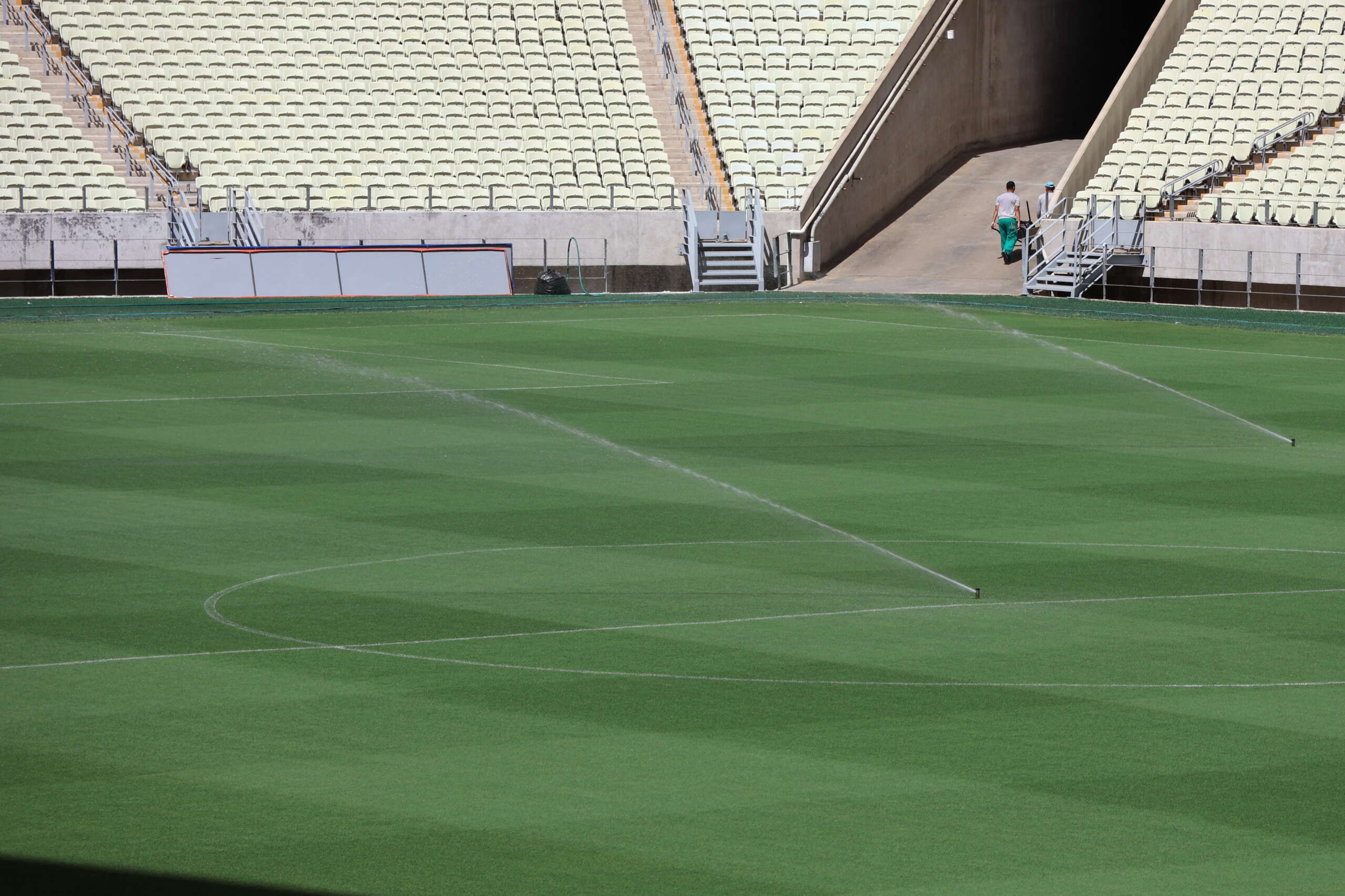 Com agenda de cuidados, gramado da Arena Castelão recebe o primeiro jogo da temporada