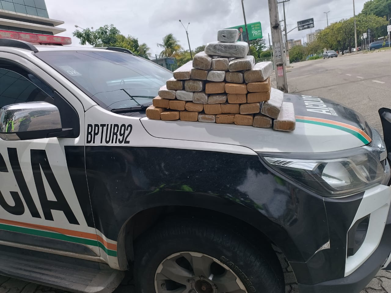 Polícia Militar apreende mala com mais de 25 kg de drogas em terminal rodoviário