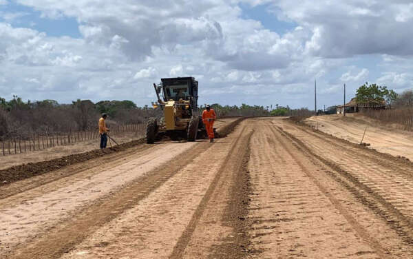 Mais de 14 mil habitantes serão beneficiados com a pavimentação da CE-176 em Miraíma