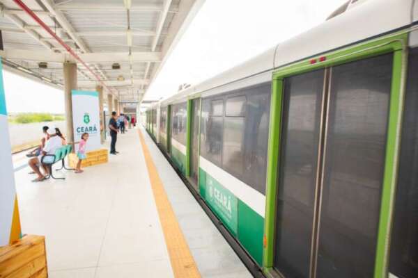 Seinfra libera trecho da via férrea do VLT Parangaba-Mucuripe para operação