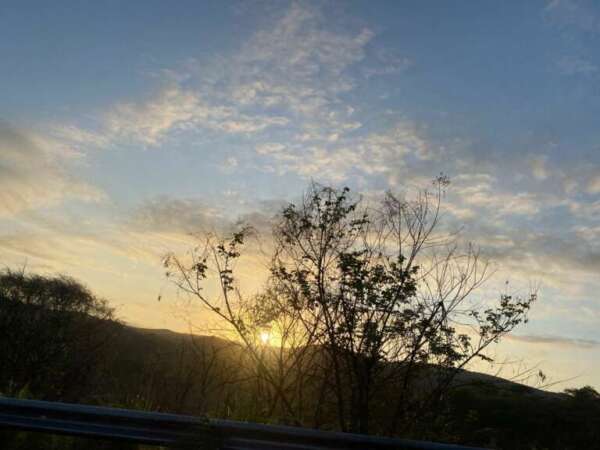 Fim do mês deve manter céu com poucas nuvens e chuvas passageiras