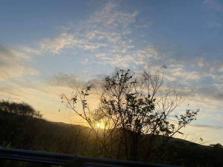 Fim do mês deve manter céu com poucas nuvens e chuvas passageiras