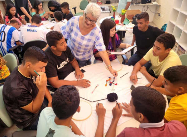 Mestra Dadá Leitão compartilha a tradição do Bordado à Mão em Oficina na Casa de Saberes Cego Aderaldo