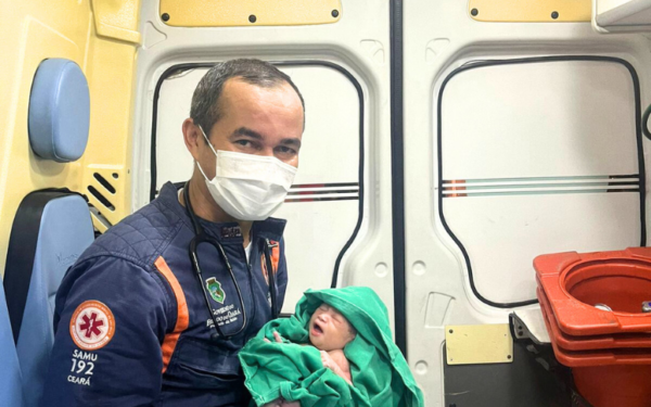 Profissionais do Samu 192 Ceará realizam primeiro parto dentro de ambulância em 2024