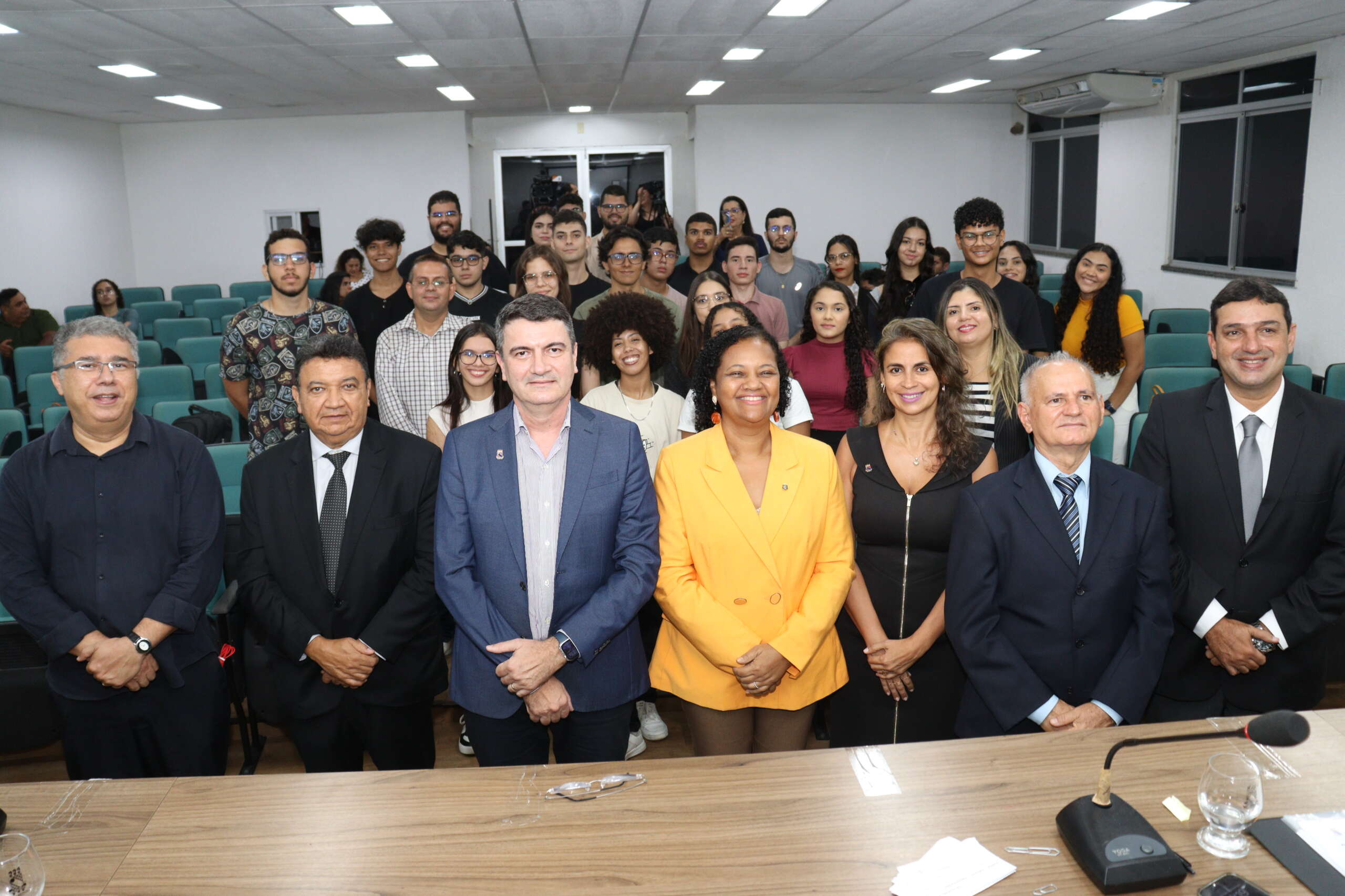 Uece recebe alunos do novo curso de Direito destacando a importância da expansão das universidades públicas estaduais