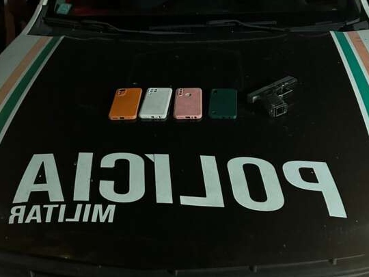 Polícia Militar prende suspeito de roubo e recupera quatro celulares na Parangaba