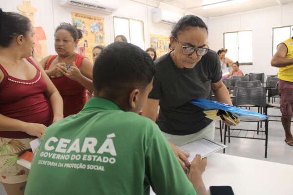 Zona Viva orienta e emite declaração de quitação de imóvel para moradores do Residencial José Euclides