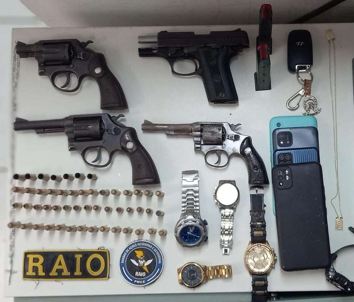 PMCE captura sete suspeitos de envolvimentos em crimes e apreende quatro armas de fogo e 50 munições em Sobral